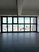 ダークフロアに差す自然光